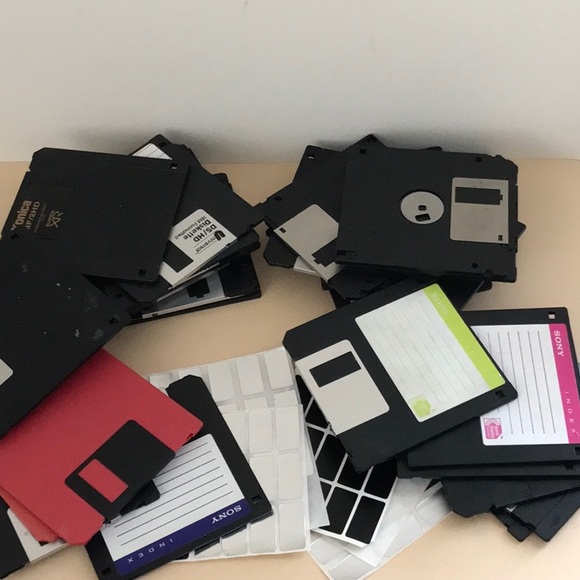 Floppy Disks 3.5 vintage red yellow black blue 63 sticky labels - Picture 2 of 6